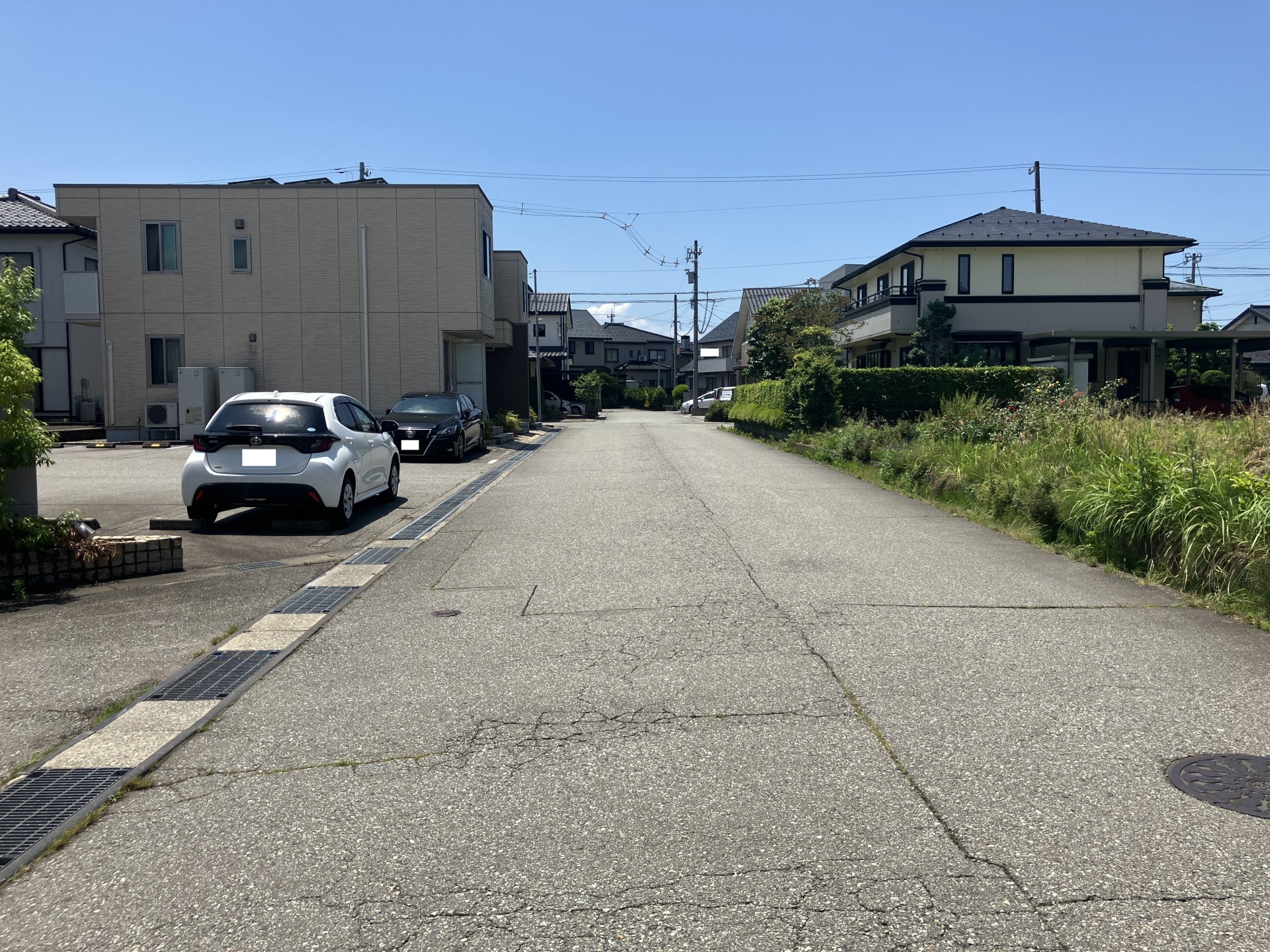 前面道路含む外観