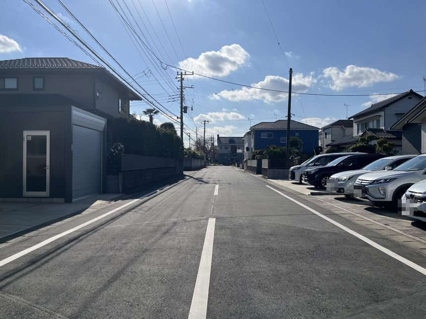 前面道路含む外観