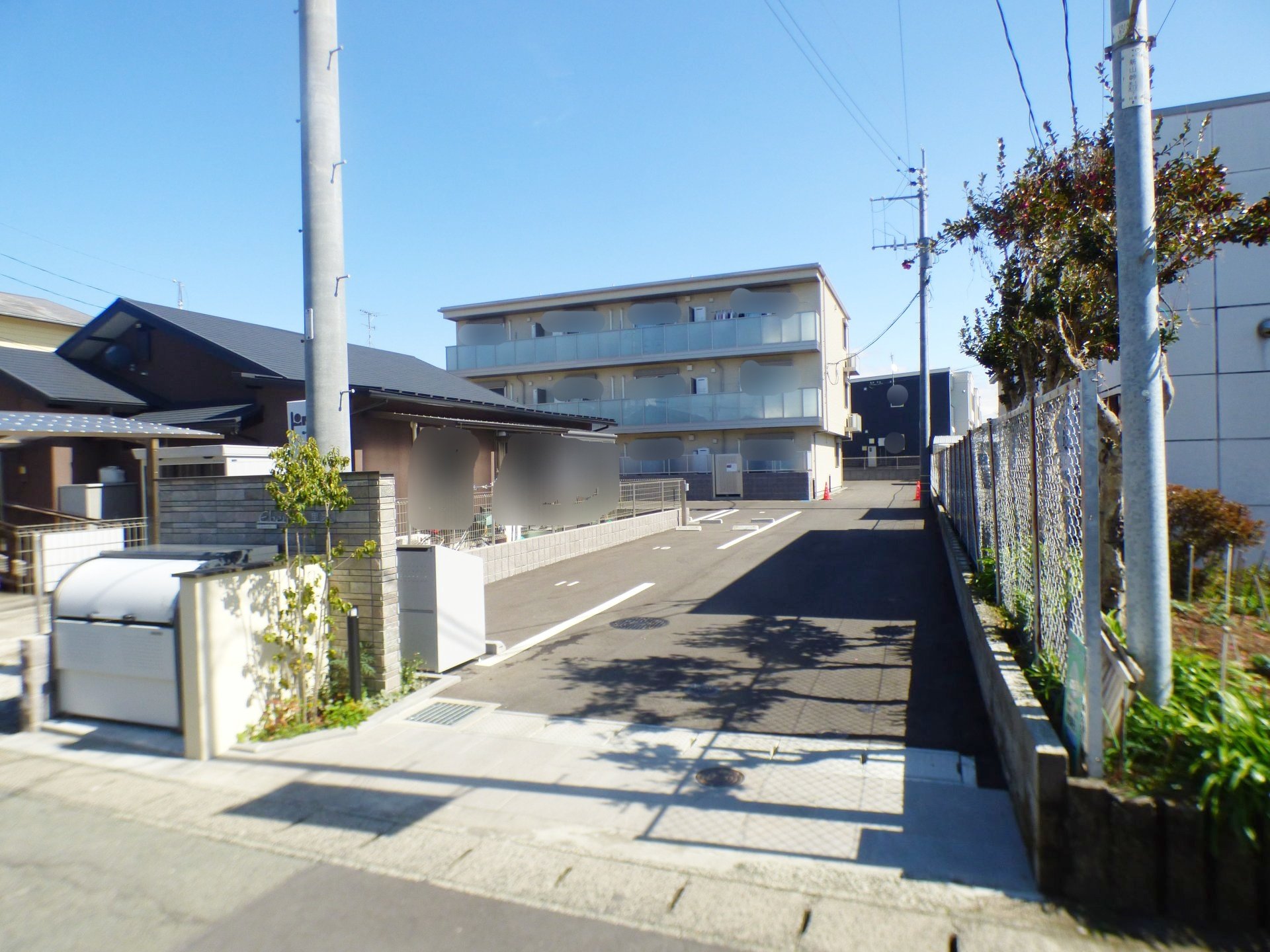 前面道路含む外観