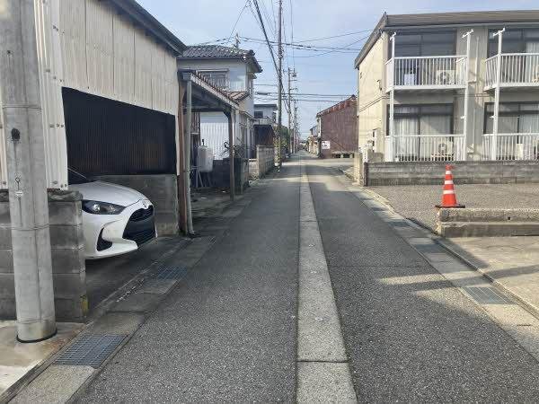 前面道路含む外観