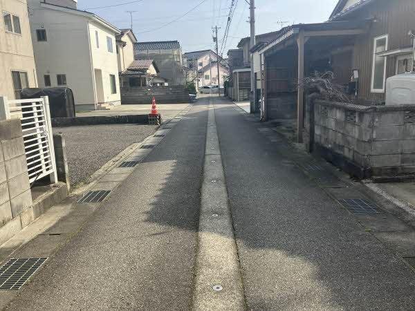 前面道路含む外観