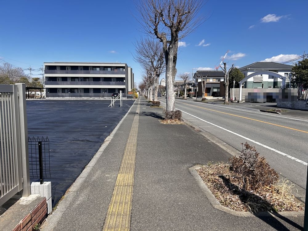 前面道路含む外観