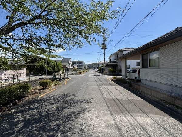 前面道路含む外観