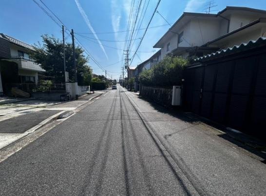 前面道路含む外観