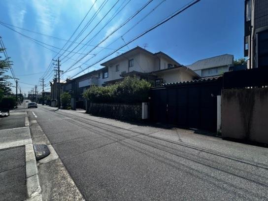 前面道路含む外観