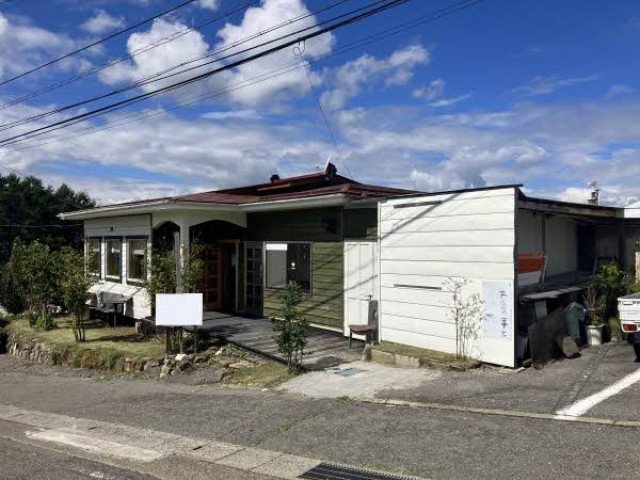 前面道路含む外観