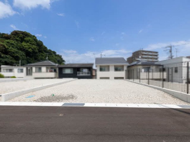 前面道路含む外観