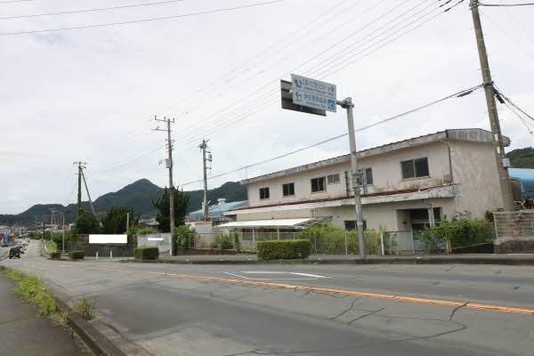 前面道路含む外観