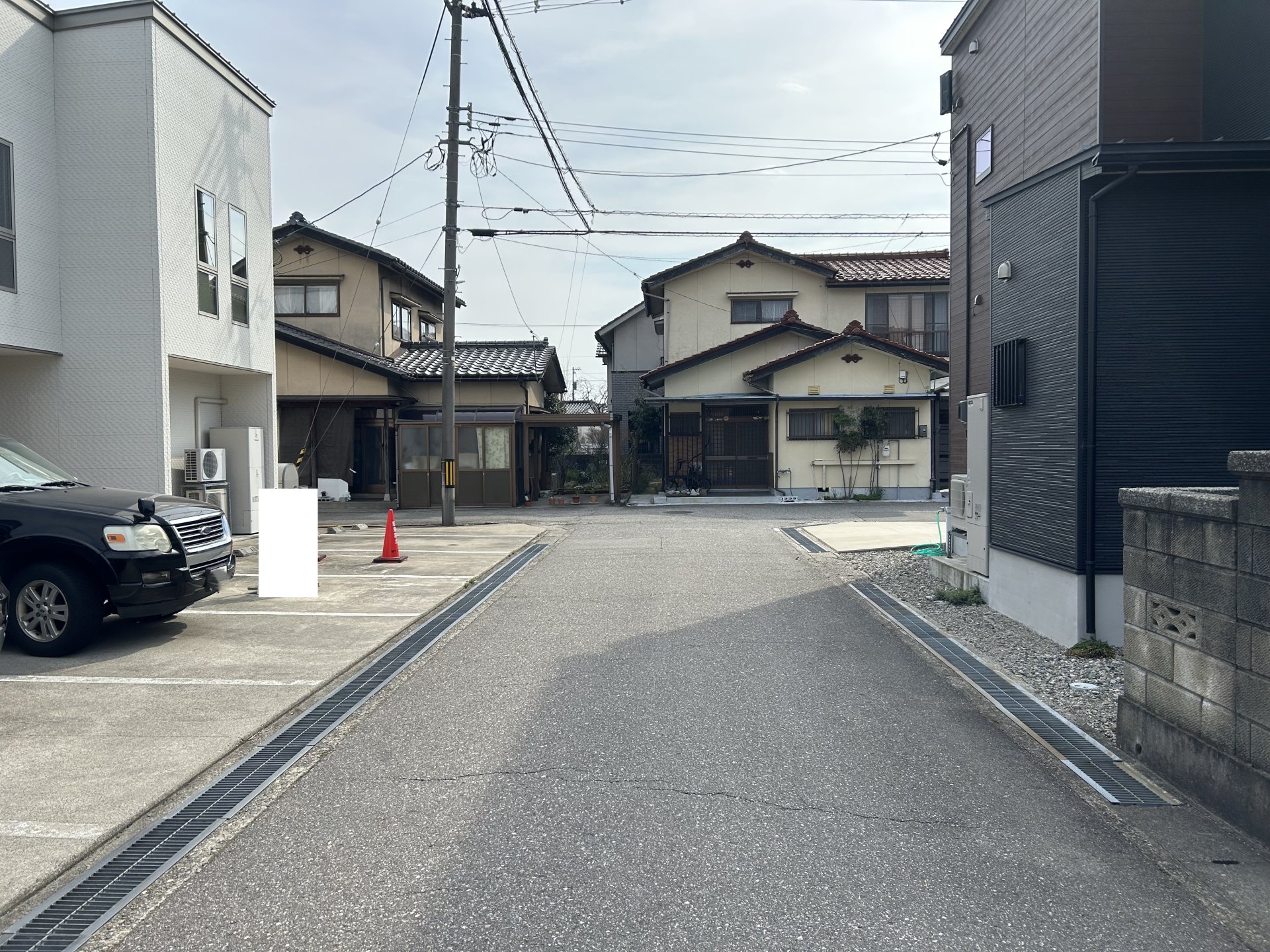 前面道路含む外観