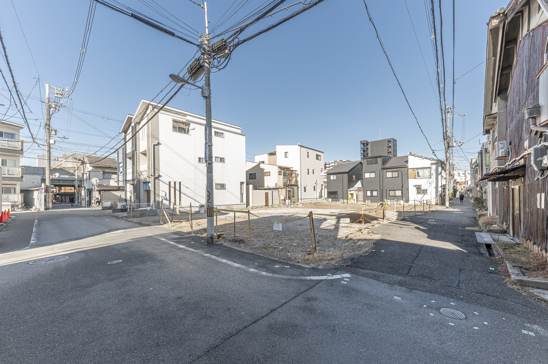 前面道路含む外観