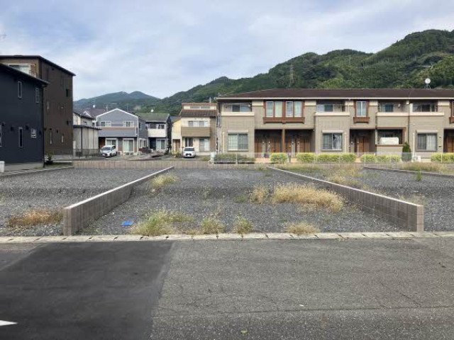 前面道路含む外観