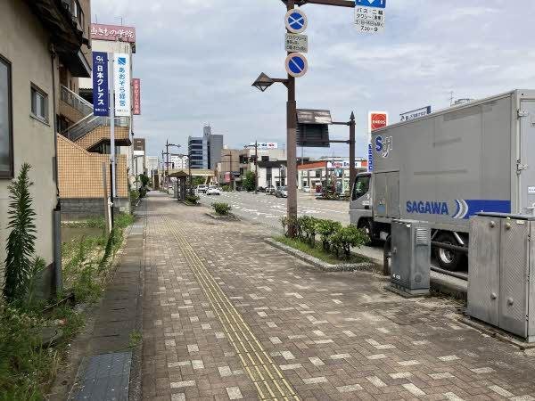 前面道路含む外観