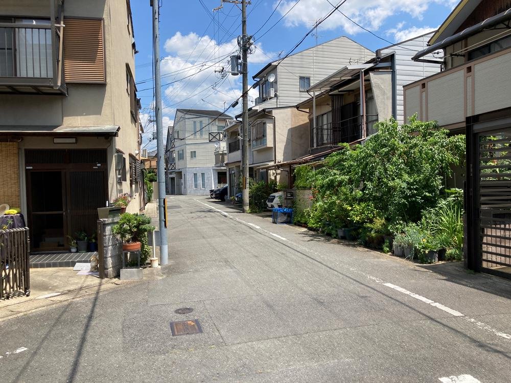 前面道路含む外観