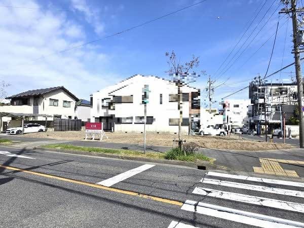 前面道路含む外観