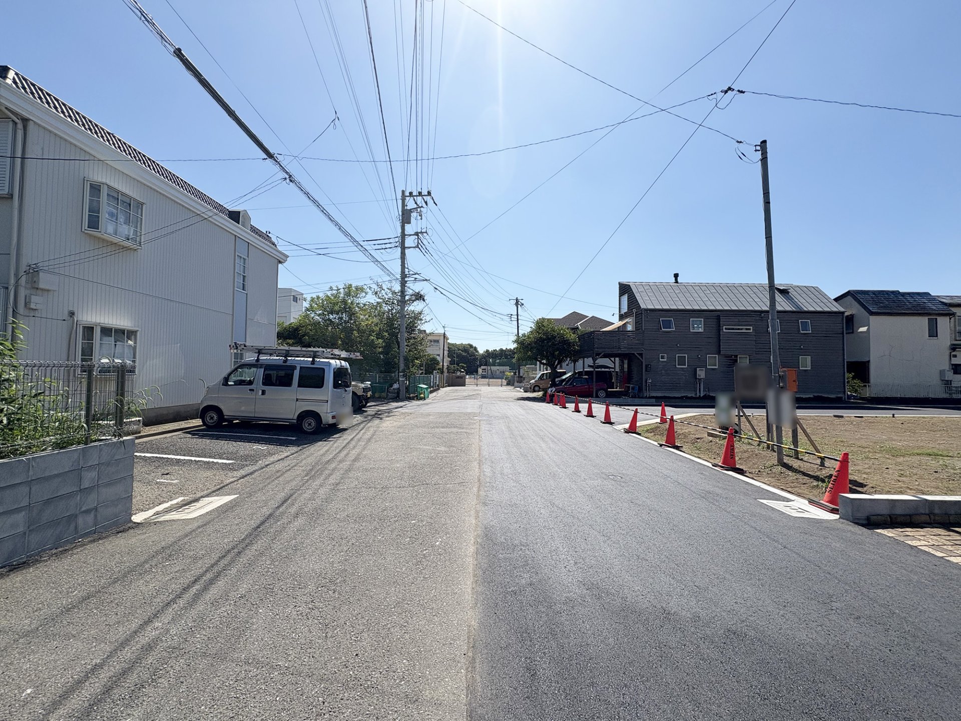 前面道路含む外観