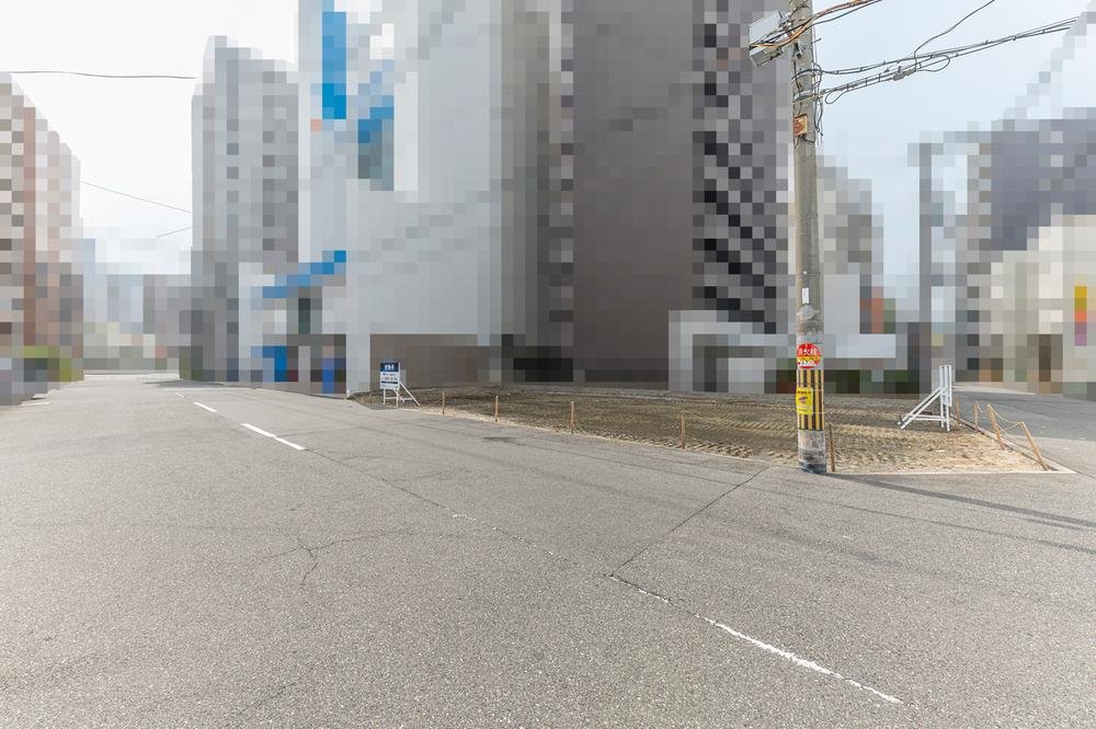 前面道路含む外観