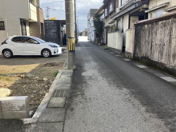 前面道路含む外観