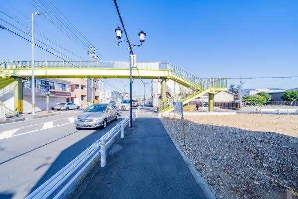 前面道路含む外観