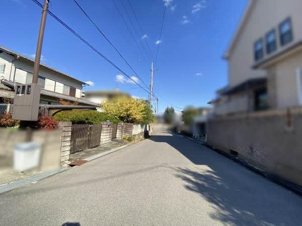 前面道路含む外観