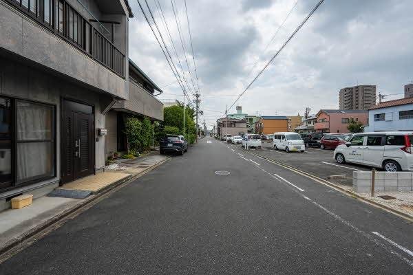 前面道路含む外観