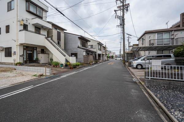 前面道路含む外観
