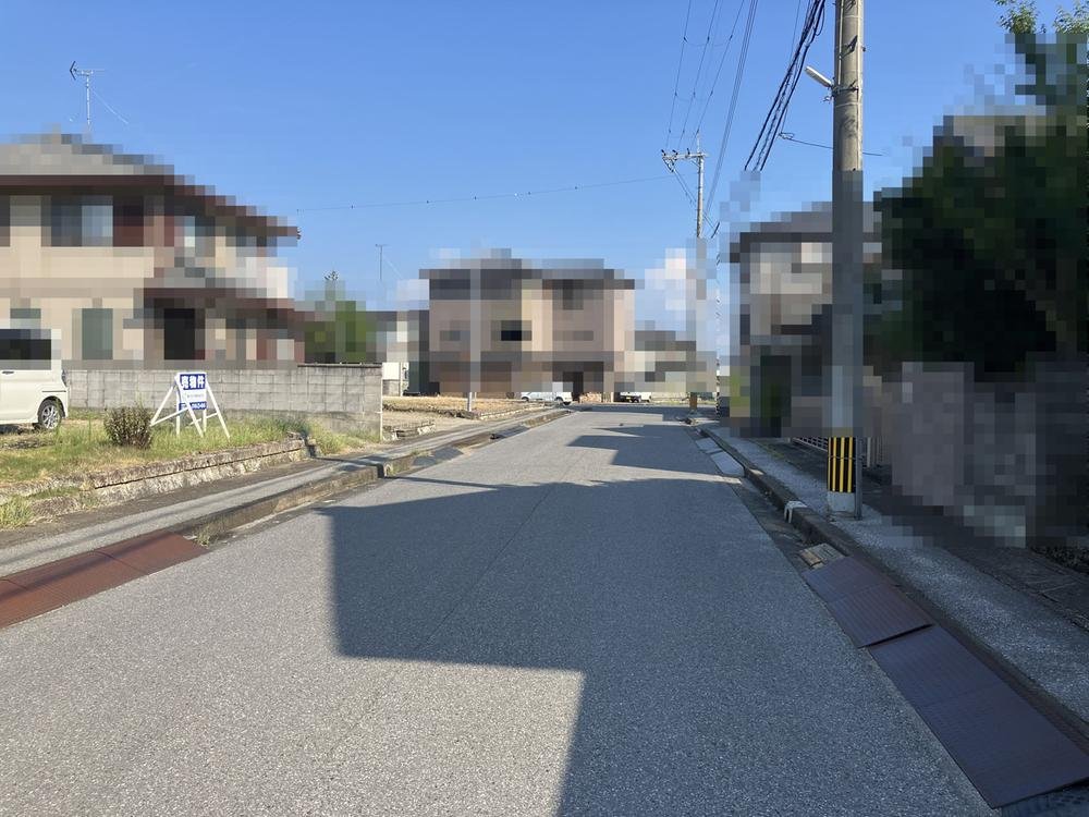 前面道路含む外観