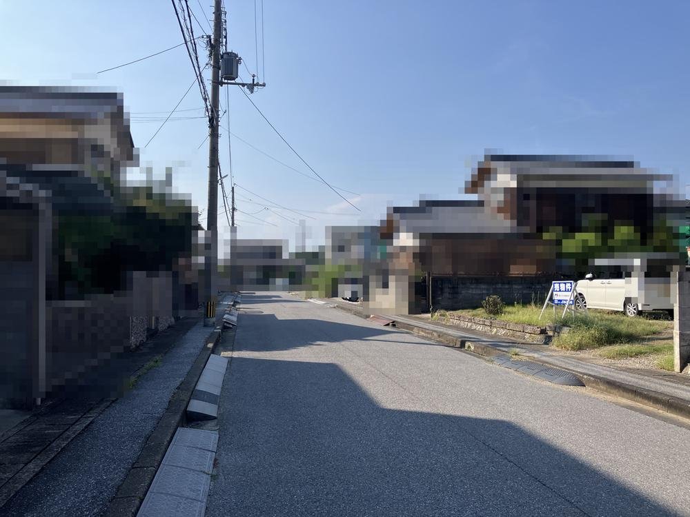 前面道路含む外観