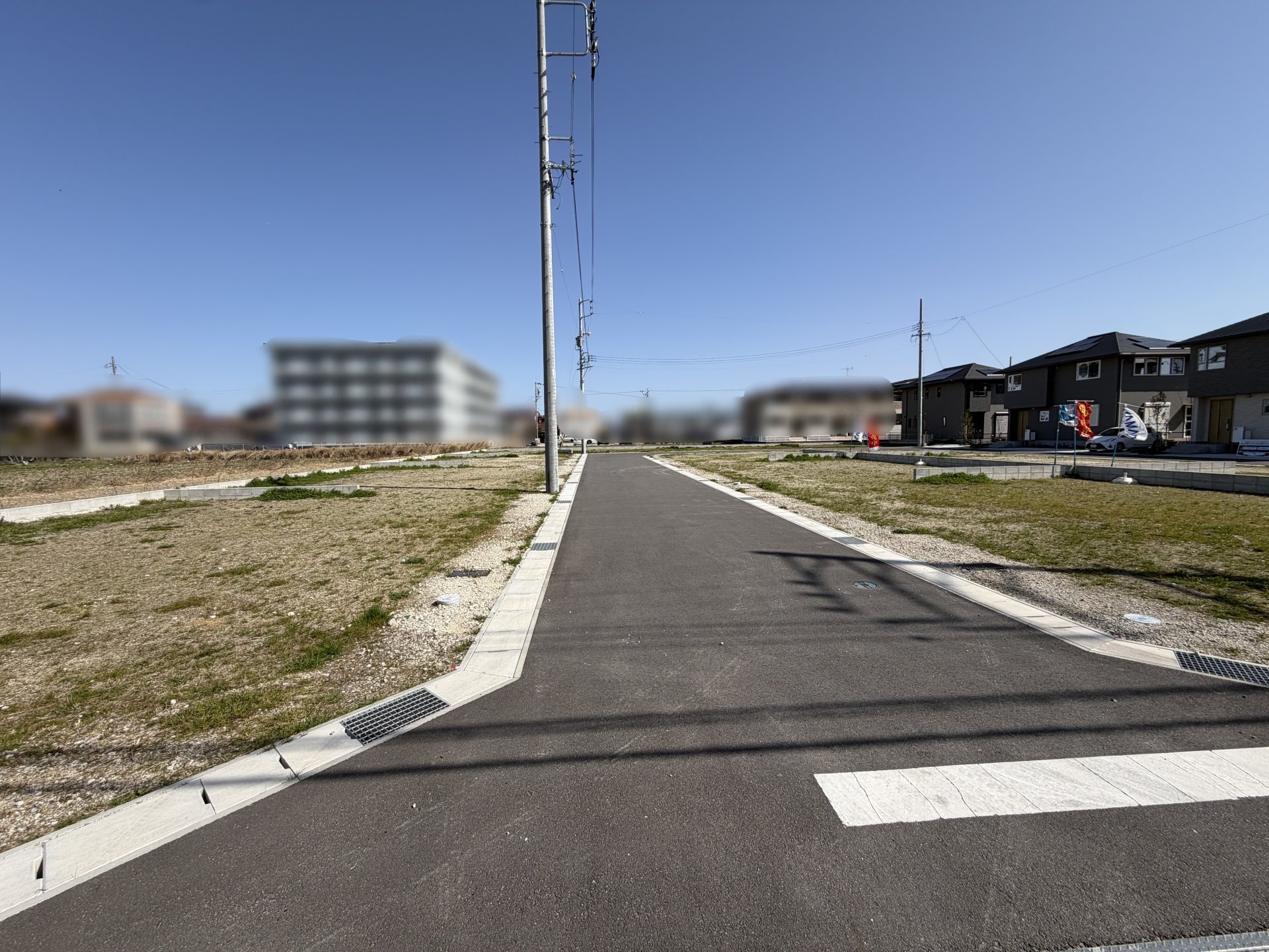 前面道路含む外観