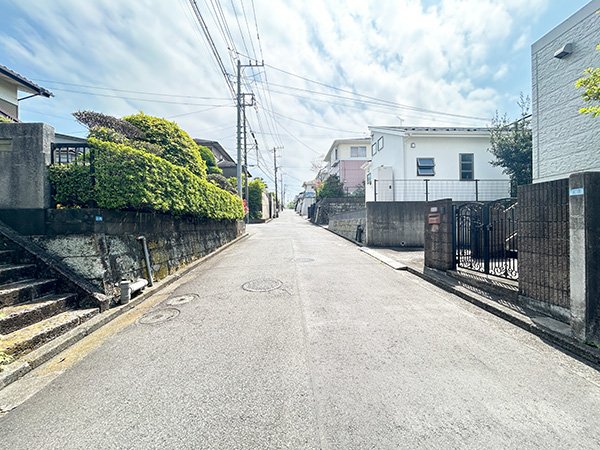 前面道路含む外観