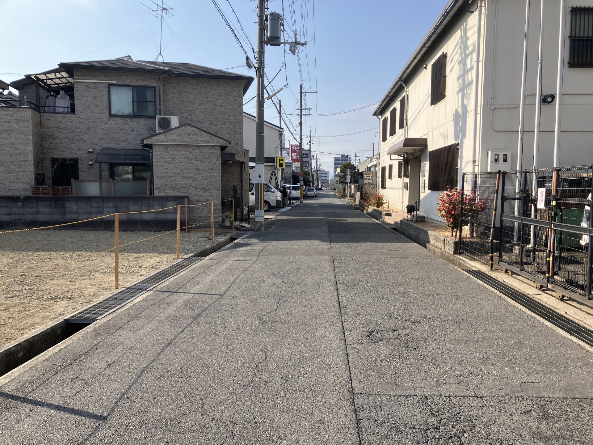 前面道路含む外観