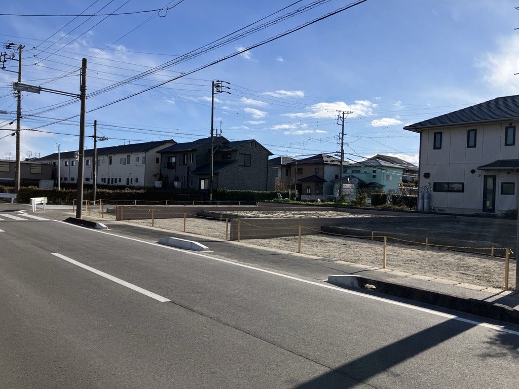 前面道路含む外観