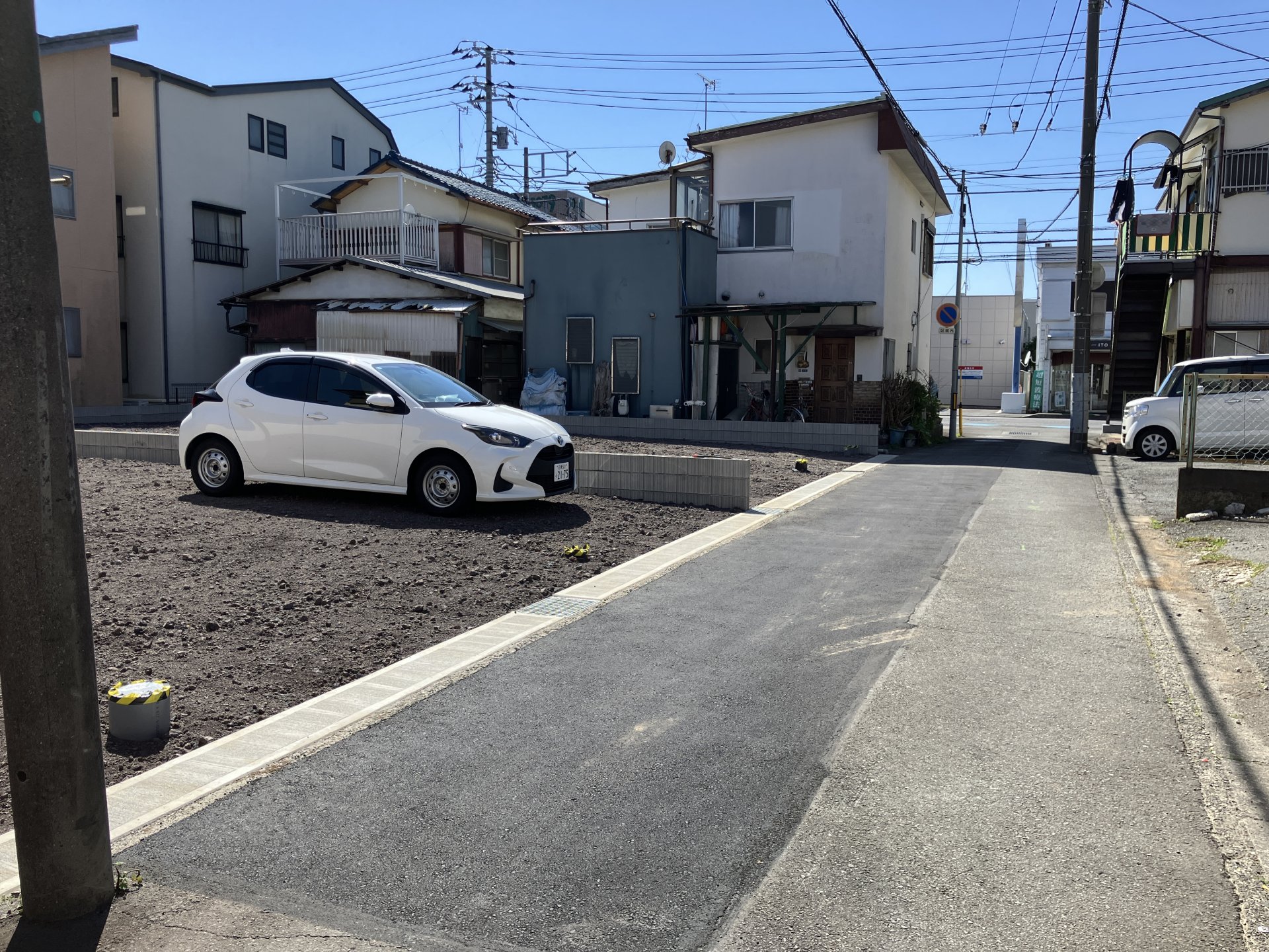 前面道路含む外観