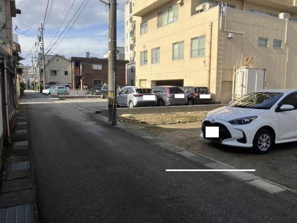 前面道路含む外観