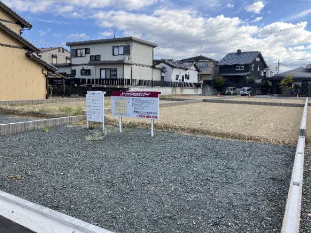 前面道路含む外観