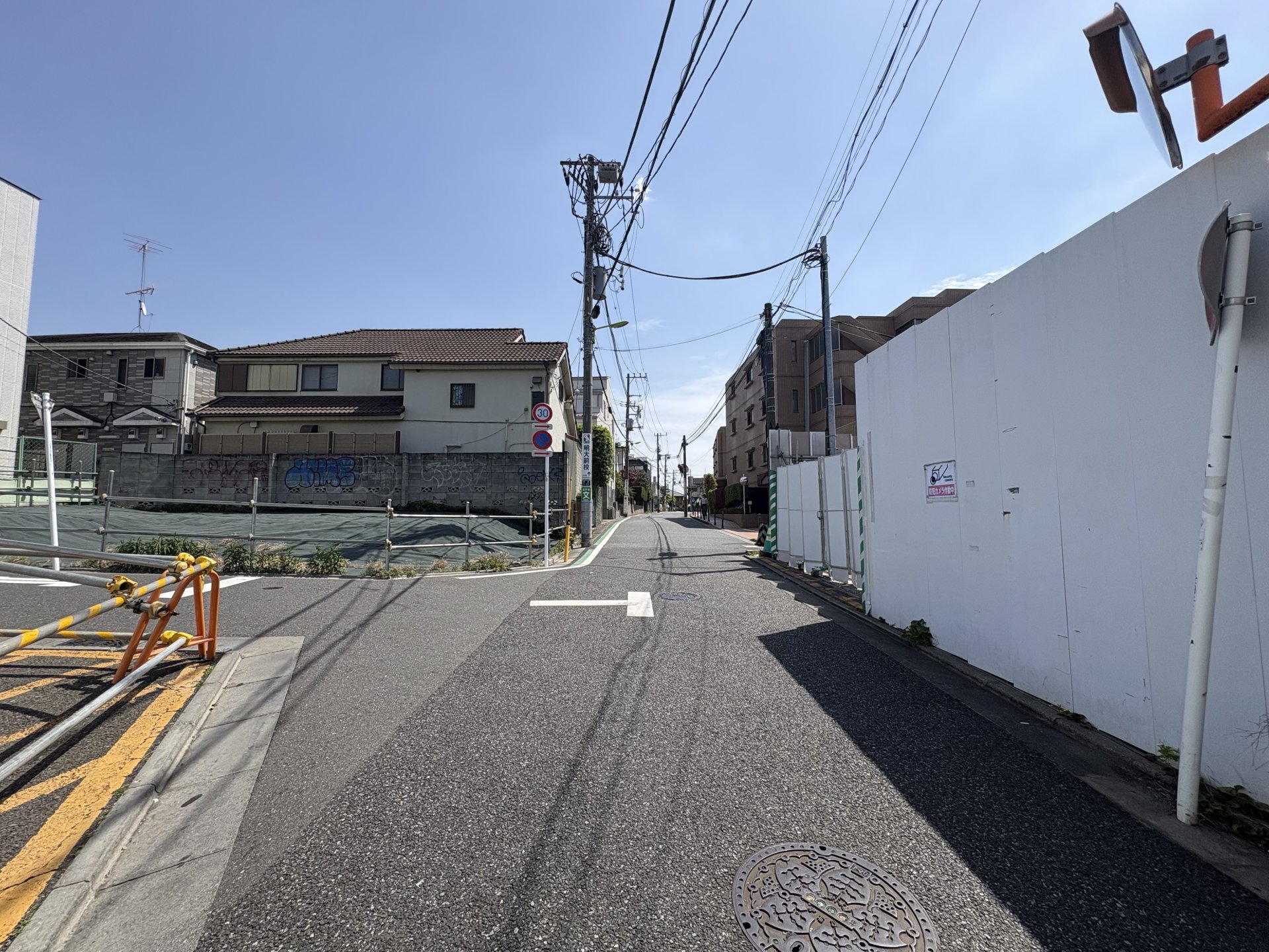 前面道路含む外観