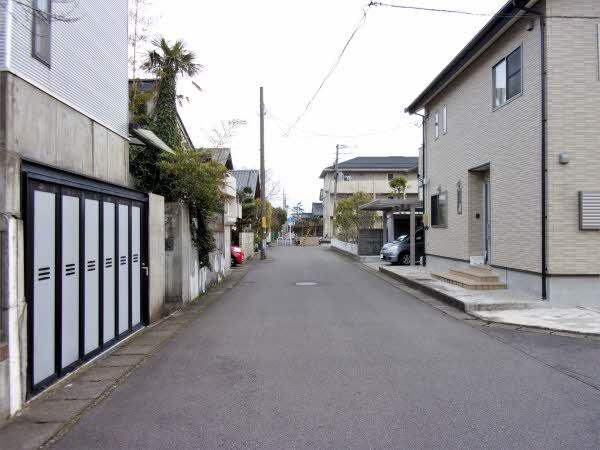 前面道路含む外観