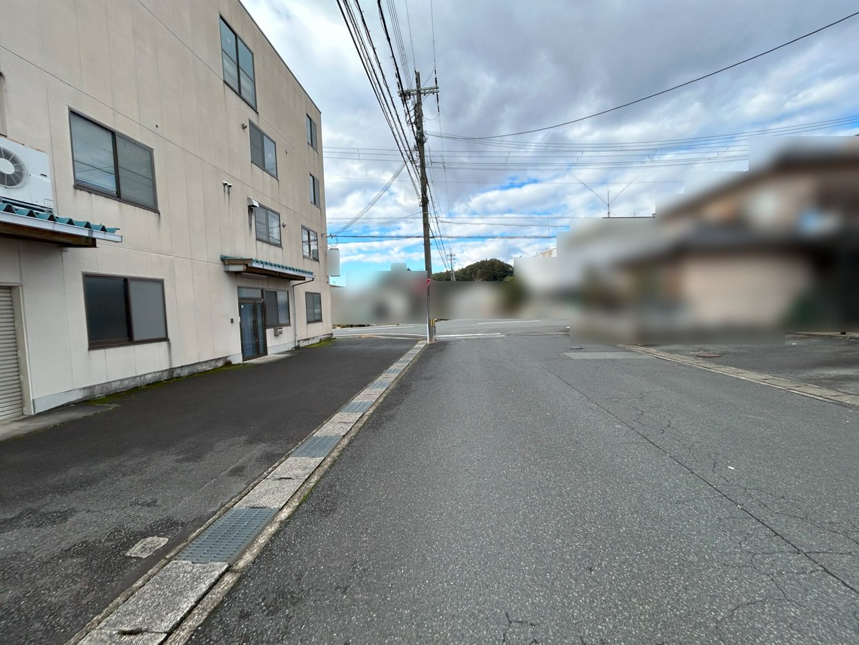 前面道路含む外観