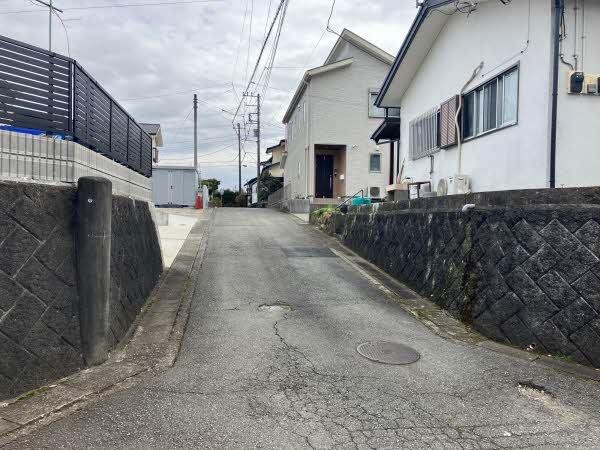 前面道路含む外観