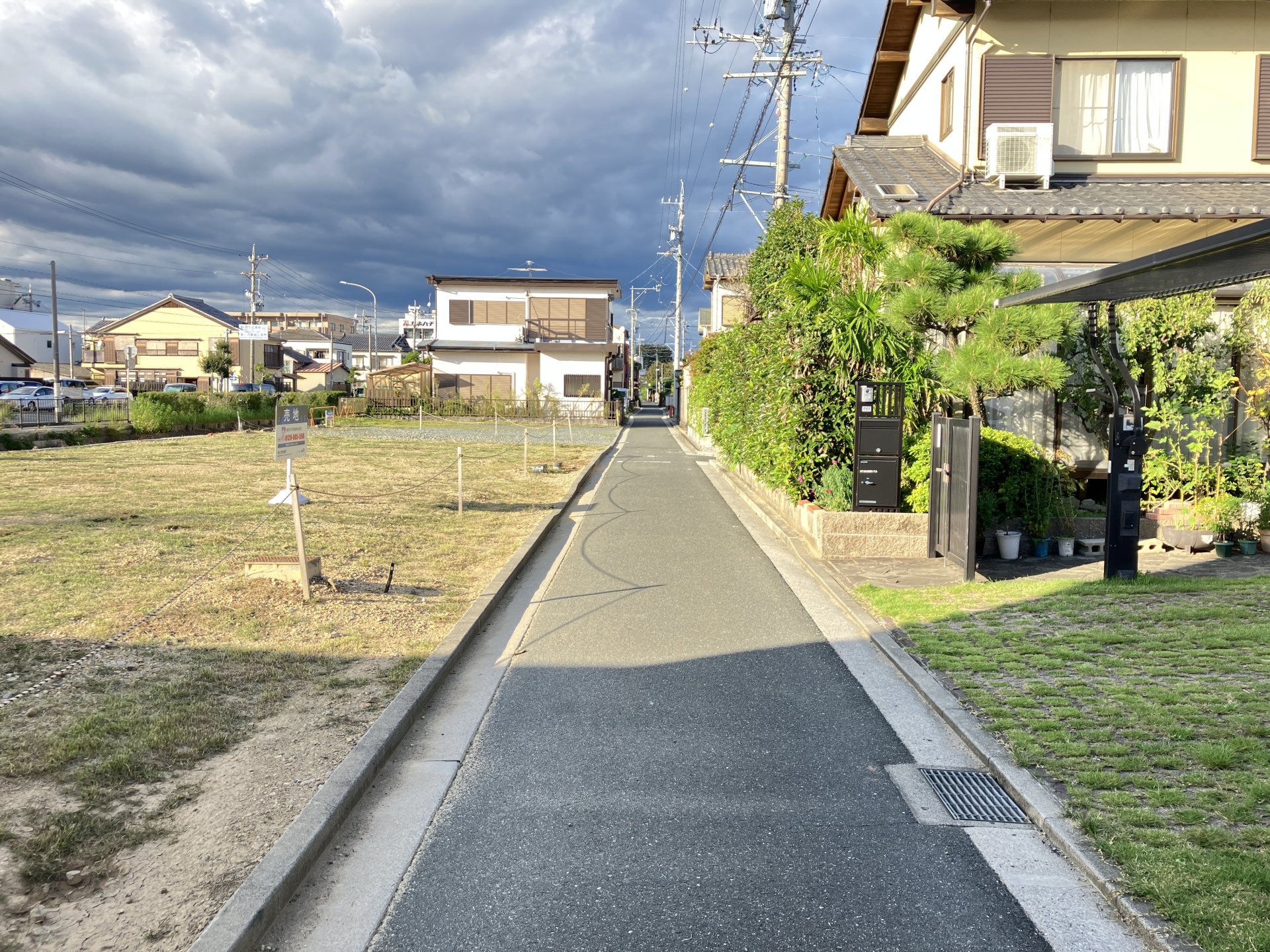 前面道路含む外観