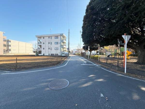 前面道路含む外観