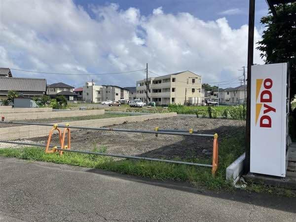 前面道路含む外観