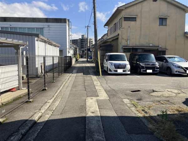 前面道路含む外観