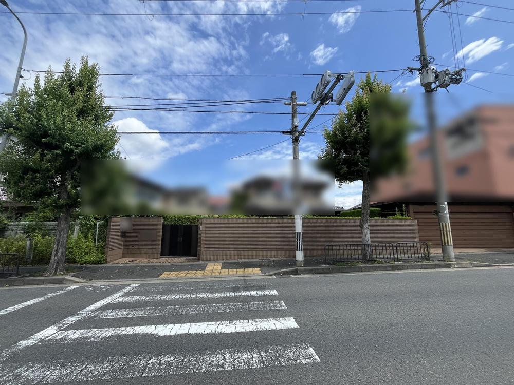 前面道路含む外観