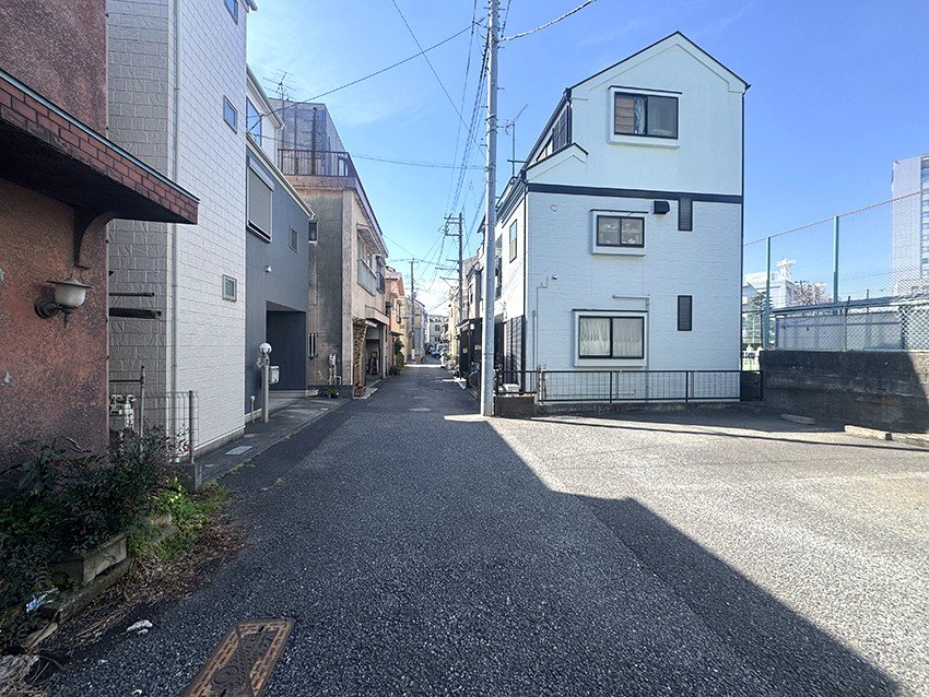 前面道路含む外観