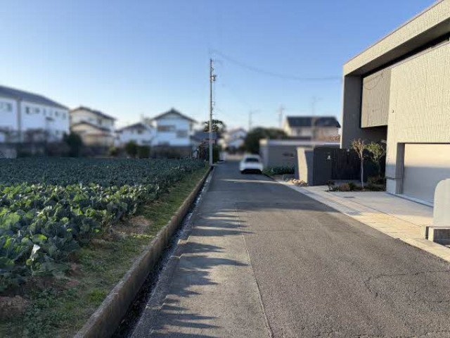 前面道路含む外観