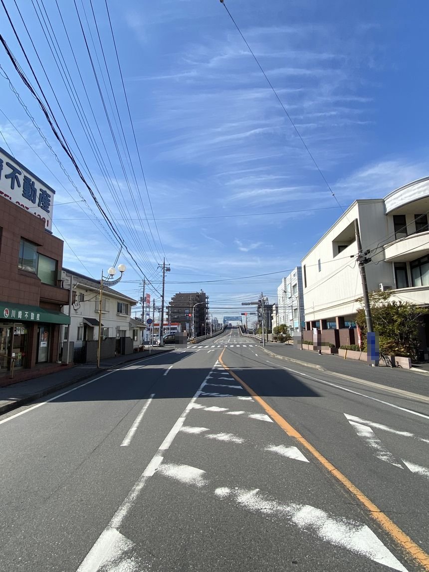 前面道路含む外観