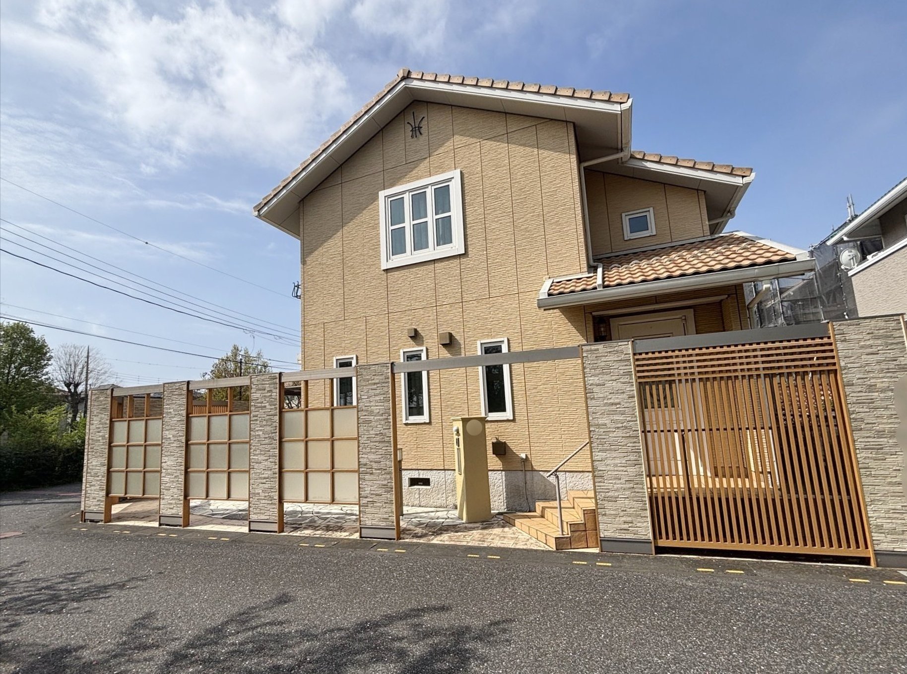 前面道路含む外観