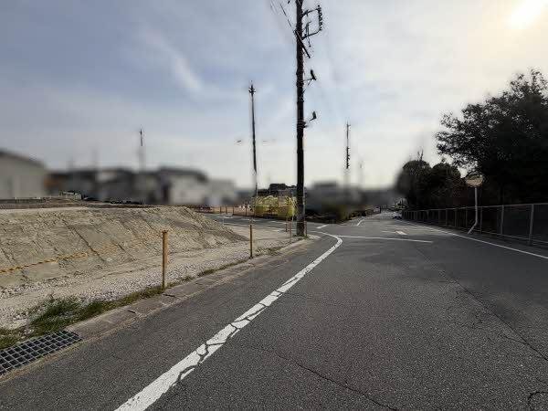 前面道路含む外観