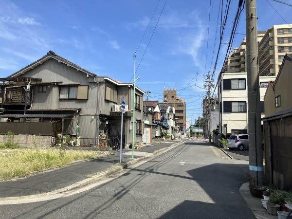 前面道路含む外観