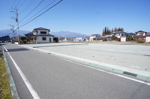 前面道路含む外観